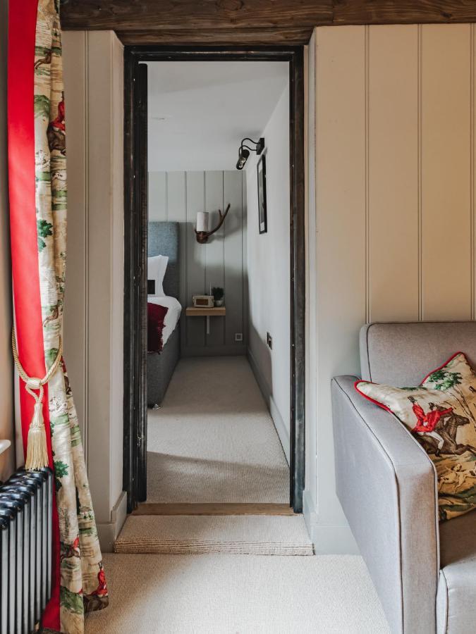 Hare And Hounds - 4*