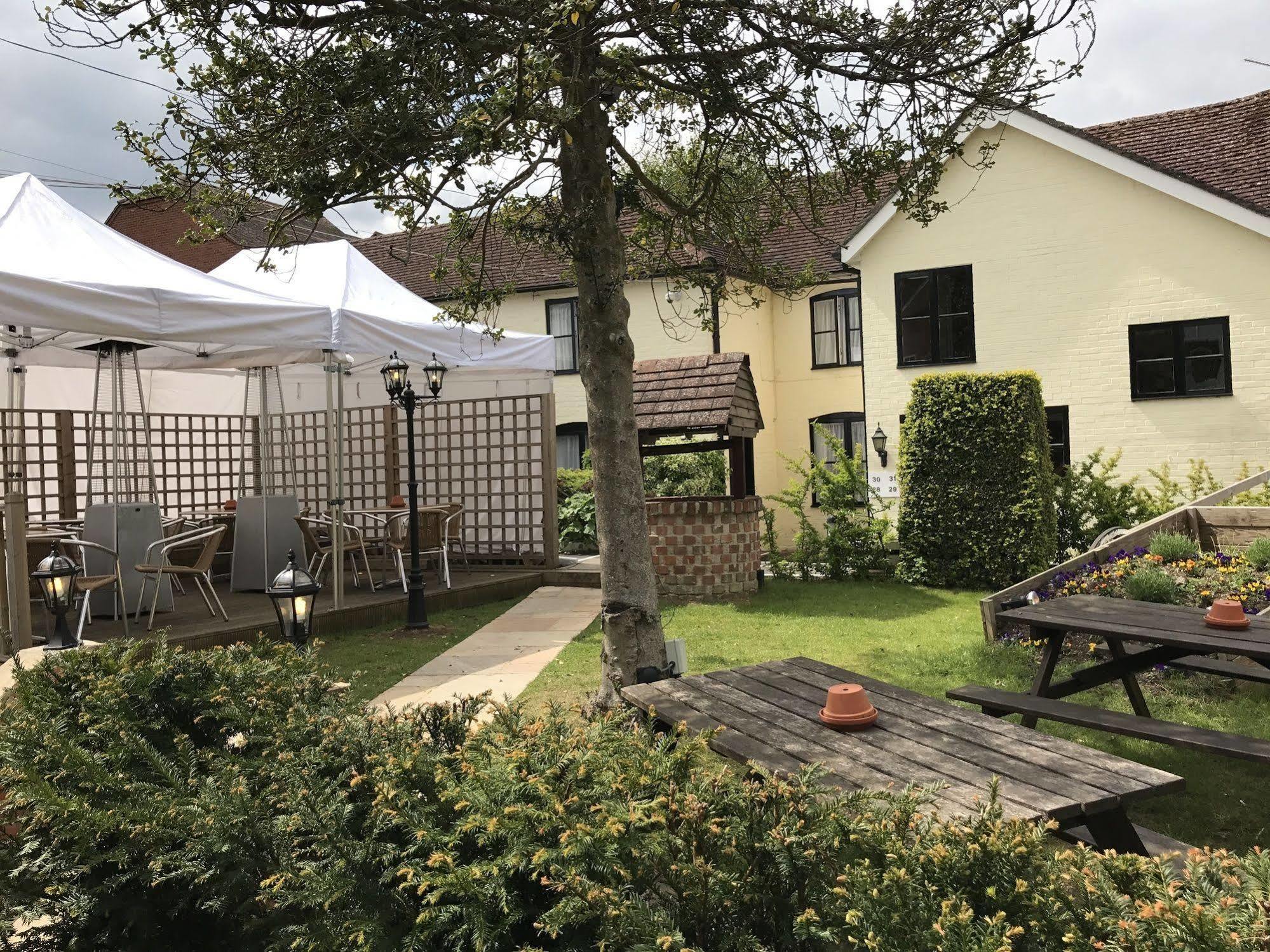 Hare And Hounds - Newbury 3*